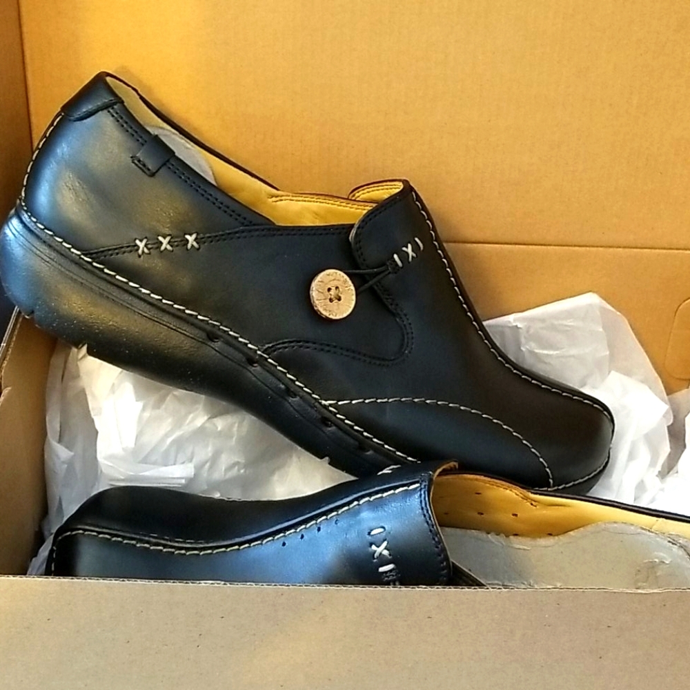 NWT Clark's Women's size 9.5 Wide Black Loafers